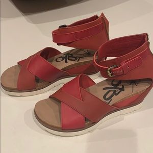 Red leather OTBT women’s sandals 9